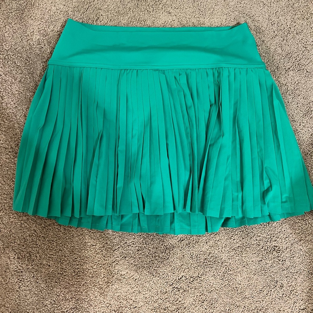 Aerie skort